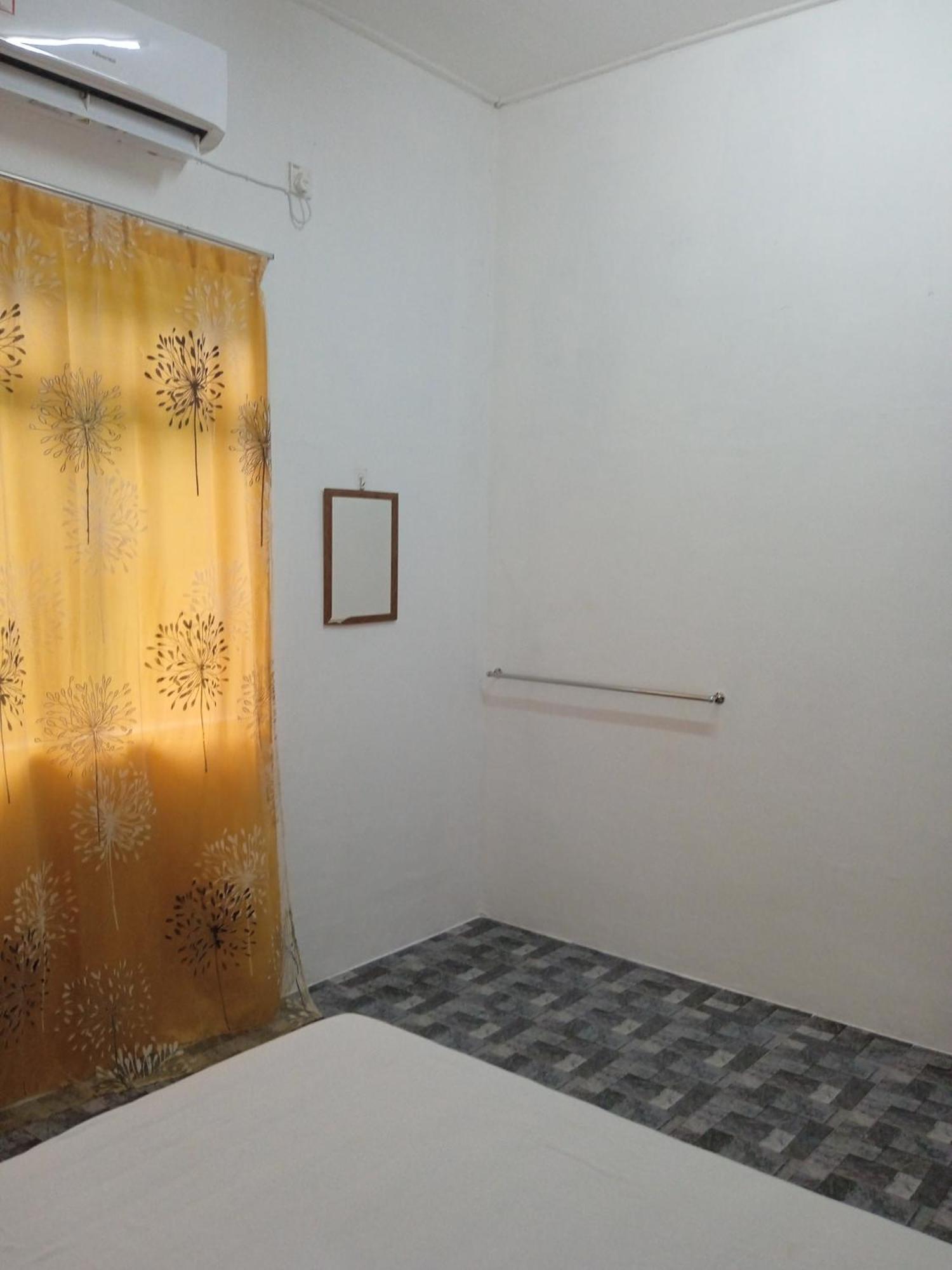 Homestay Idaman B B With 2 Room Aircond 2 Quen Bed And Not Sharing Room -Privacy Куала-Тренгану Экстерьер фото