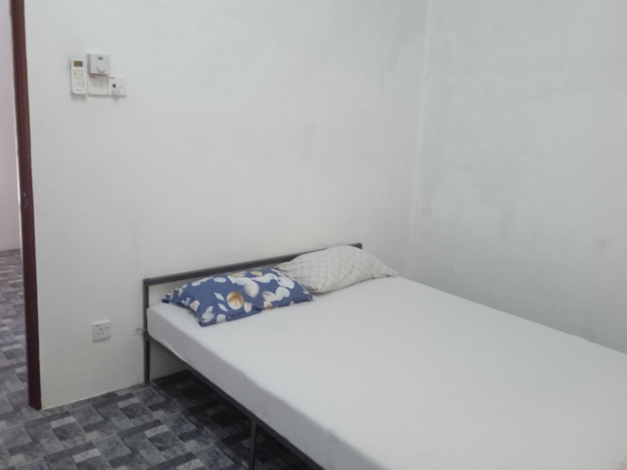 Homestay Idaman B B With 2 Room Aircond 2 Quen Bed And Not Sharing Room -Privacy Куала-Тренгану Экстерьер фото
