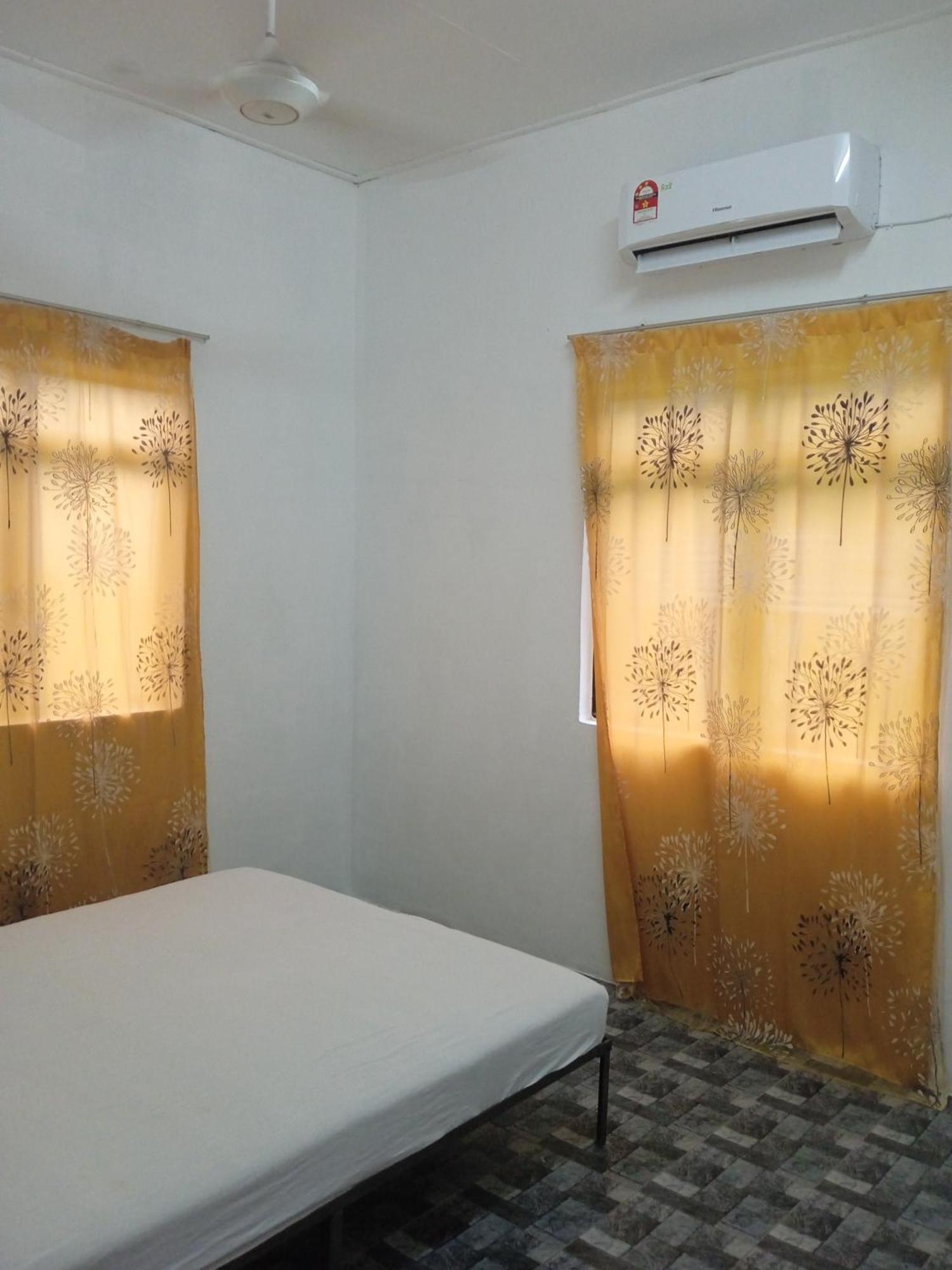 Homestay Idaman B B With 2 Room Aircond 2 Quen Bed And Not Sharing Room -Privacy Куала-Тренгану Экстерьер фото