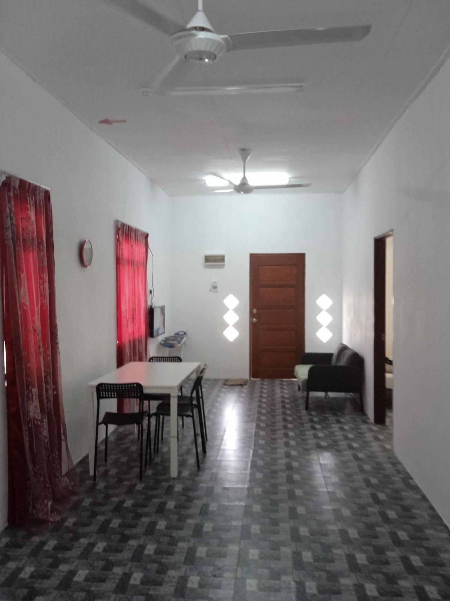 Homestay Idaman B B With 2 Room Aircond 2 Quen Bed And Not Sharing Room -Privacy Куала-Тренгану Экстерьер фото