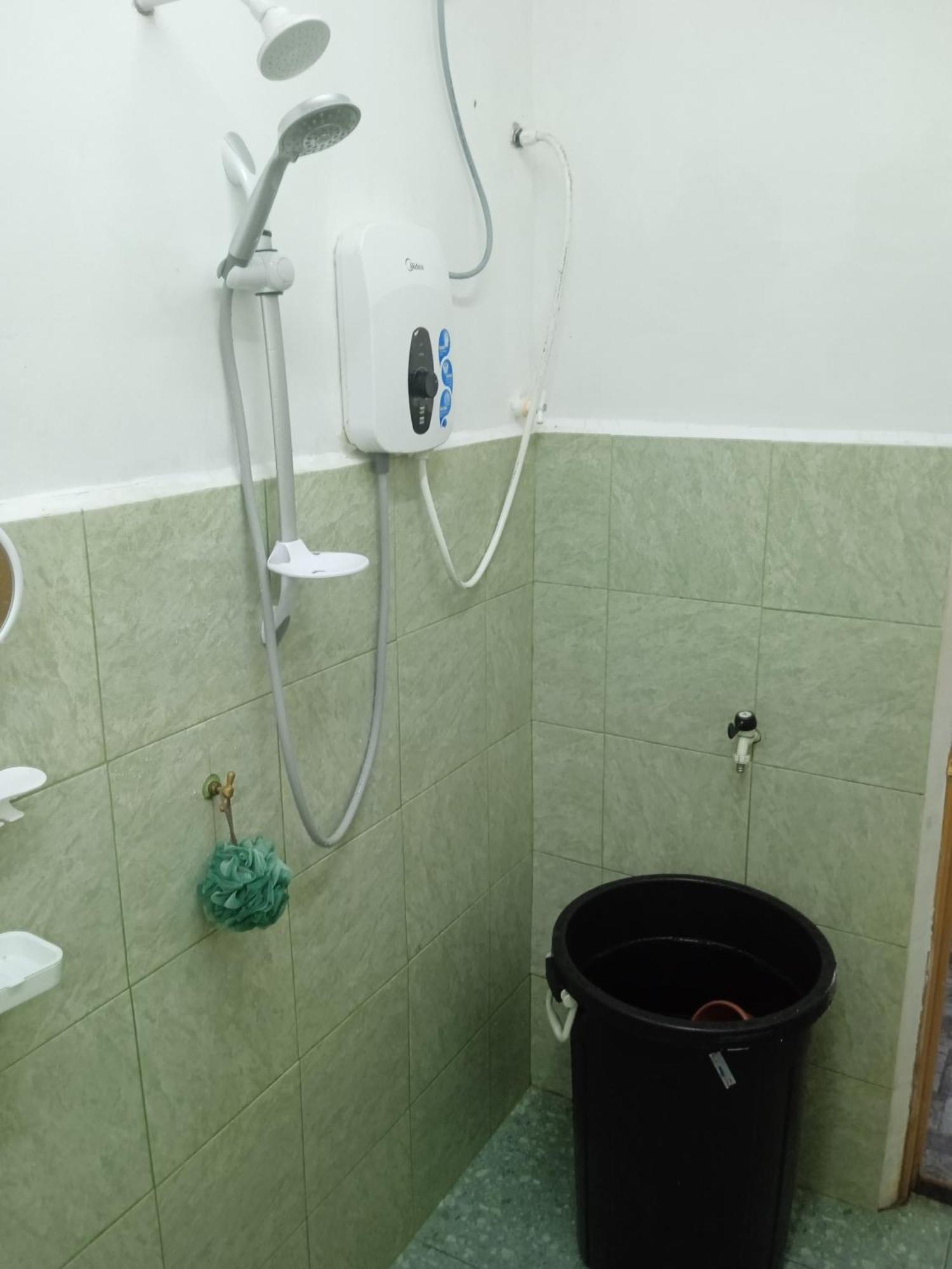 Homestay Idaman B B With 2 Room Aircond 2 Quen Bed And Not Sharing Room -Privacy Куала-Тренгану Экстерьер фото