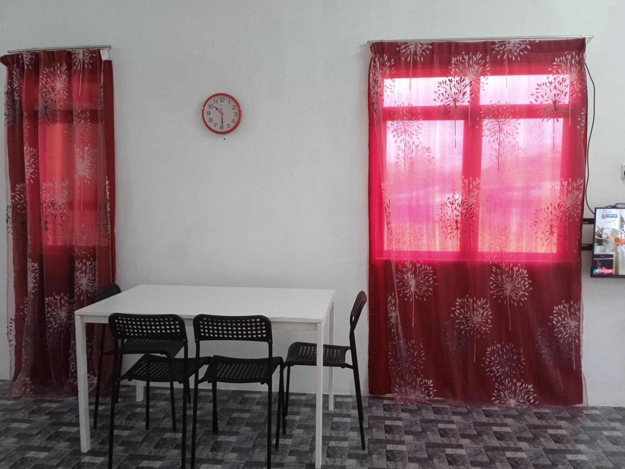 Homestay Idaman B B With 2 Room Aircond 2 Quen Bed And Not Sharing Room -Privacy Куала-Тренгану Экстерьер фото