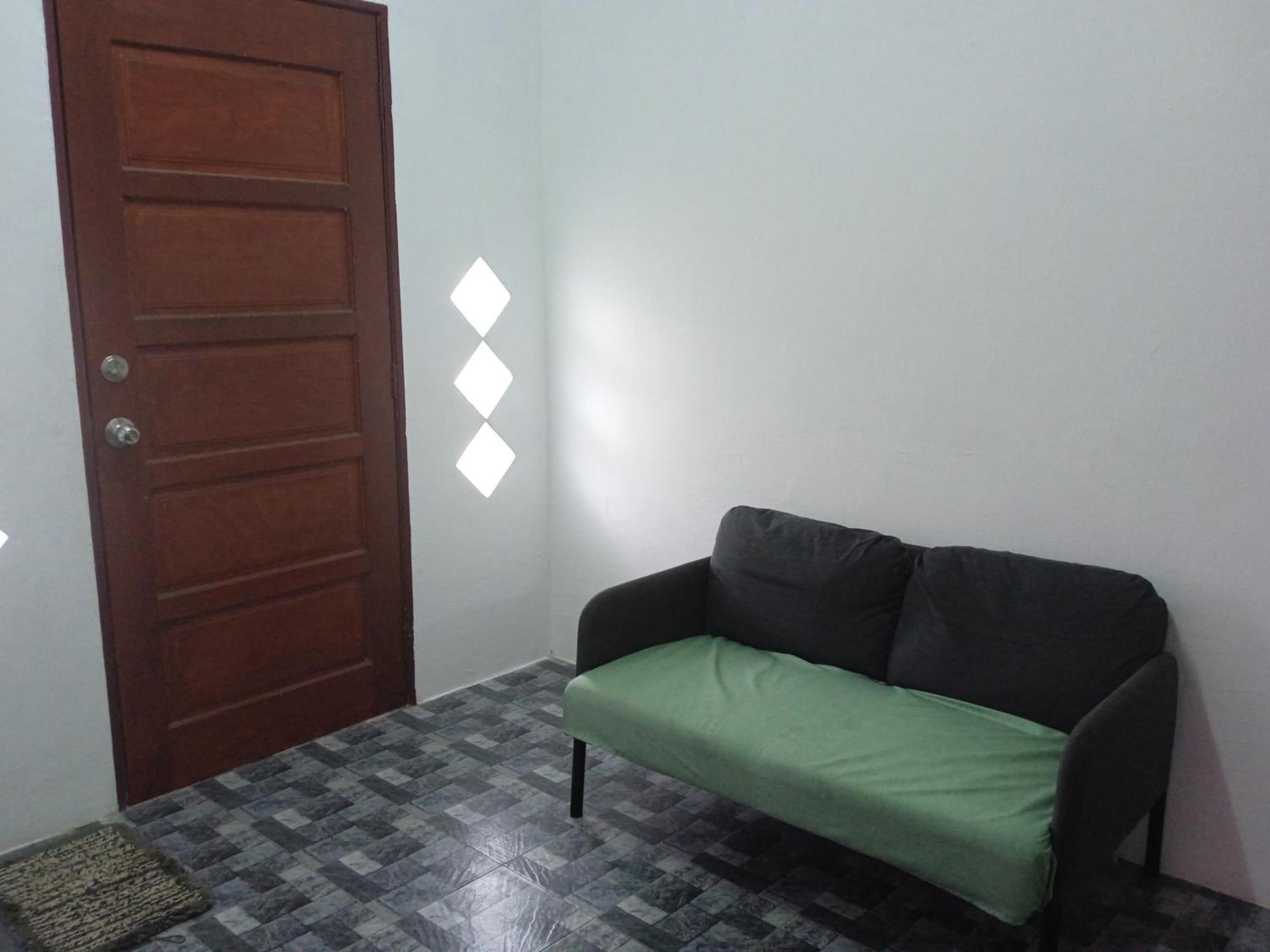 Homestay Idaman B B With 2 Room Aircond 2 Quen Bed And Not Sharing Room -Privacy Куала-Тренгану Экстерьер фото