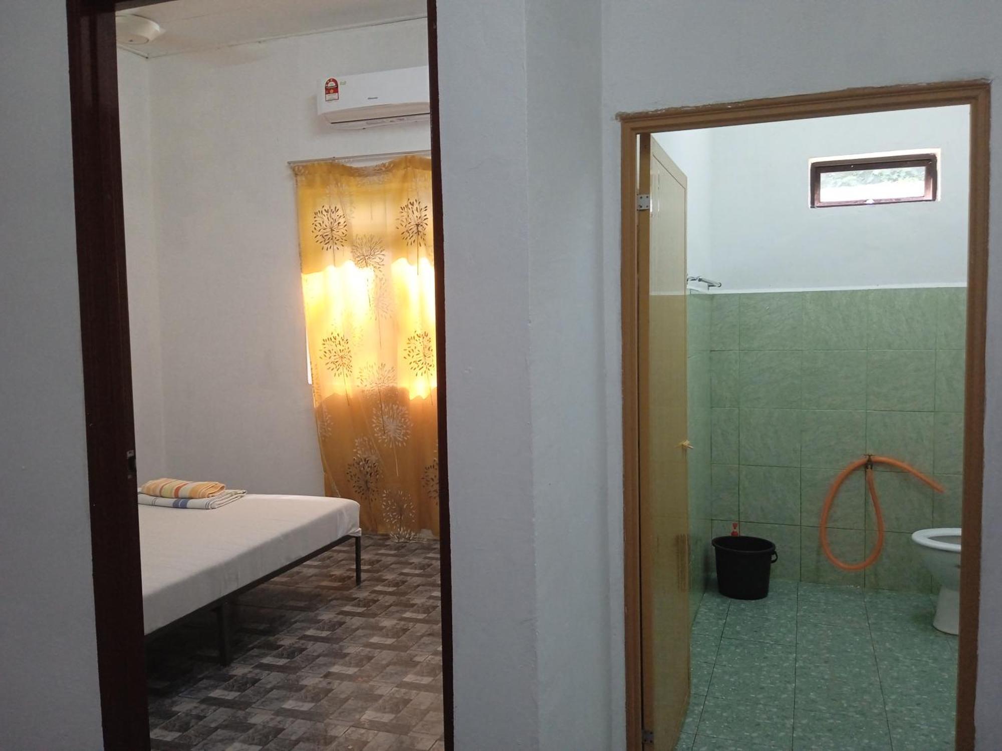 Homestay Idaman B B With 2 Room Aircond 2 Quen Bed And Not Sharing Room -Privacy Куала-Тренгану Экстерьер фото