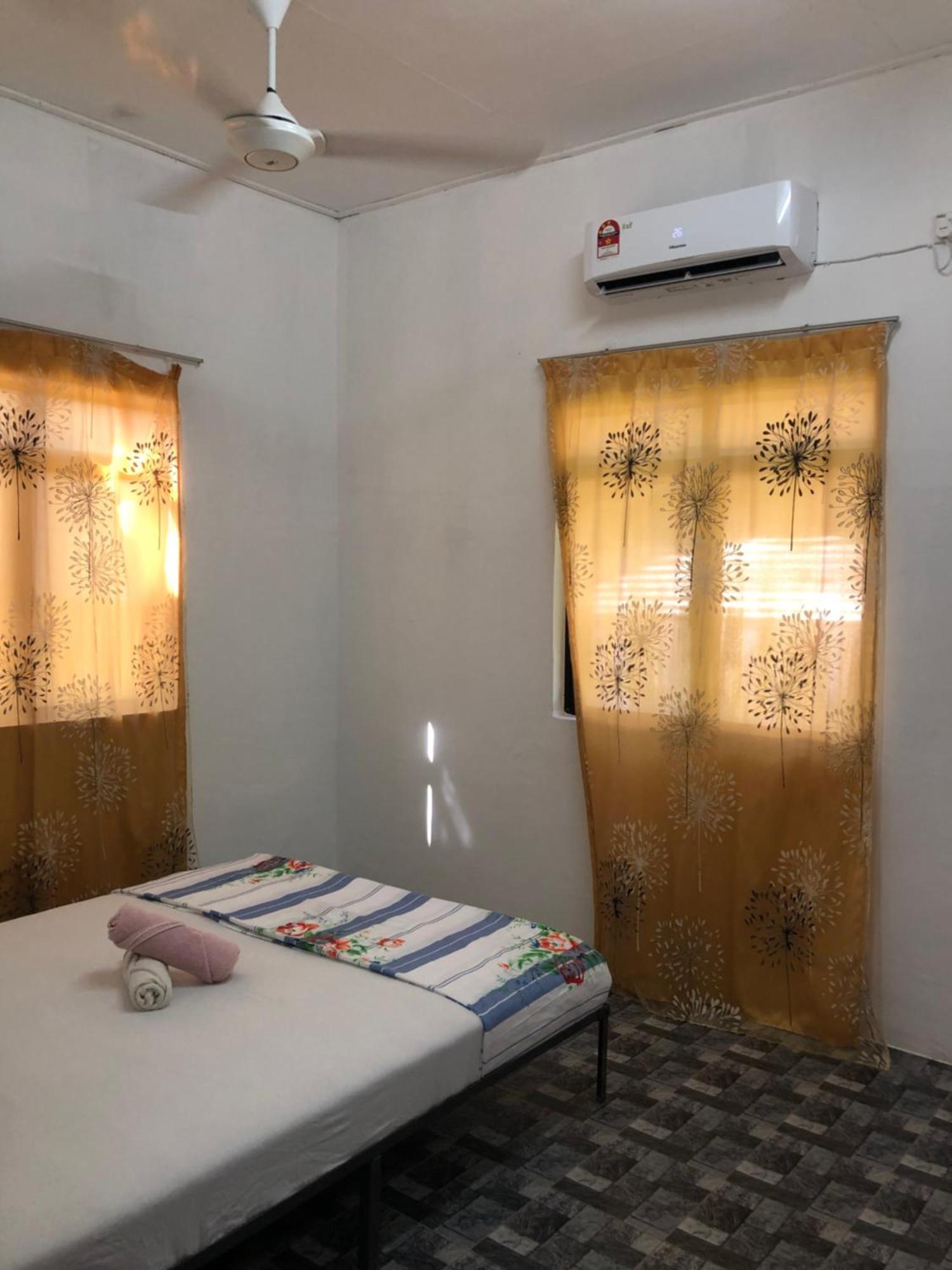 Homestay Idaman B B With 2 Room Aircond 2 Quen Bed And Not Sharing Room -Privacy Куала-Тренгану Экстерьер фото