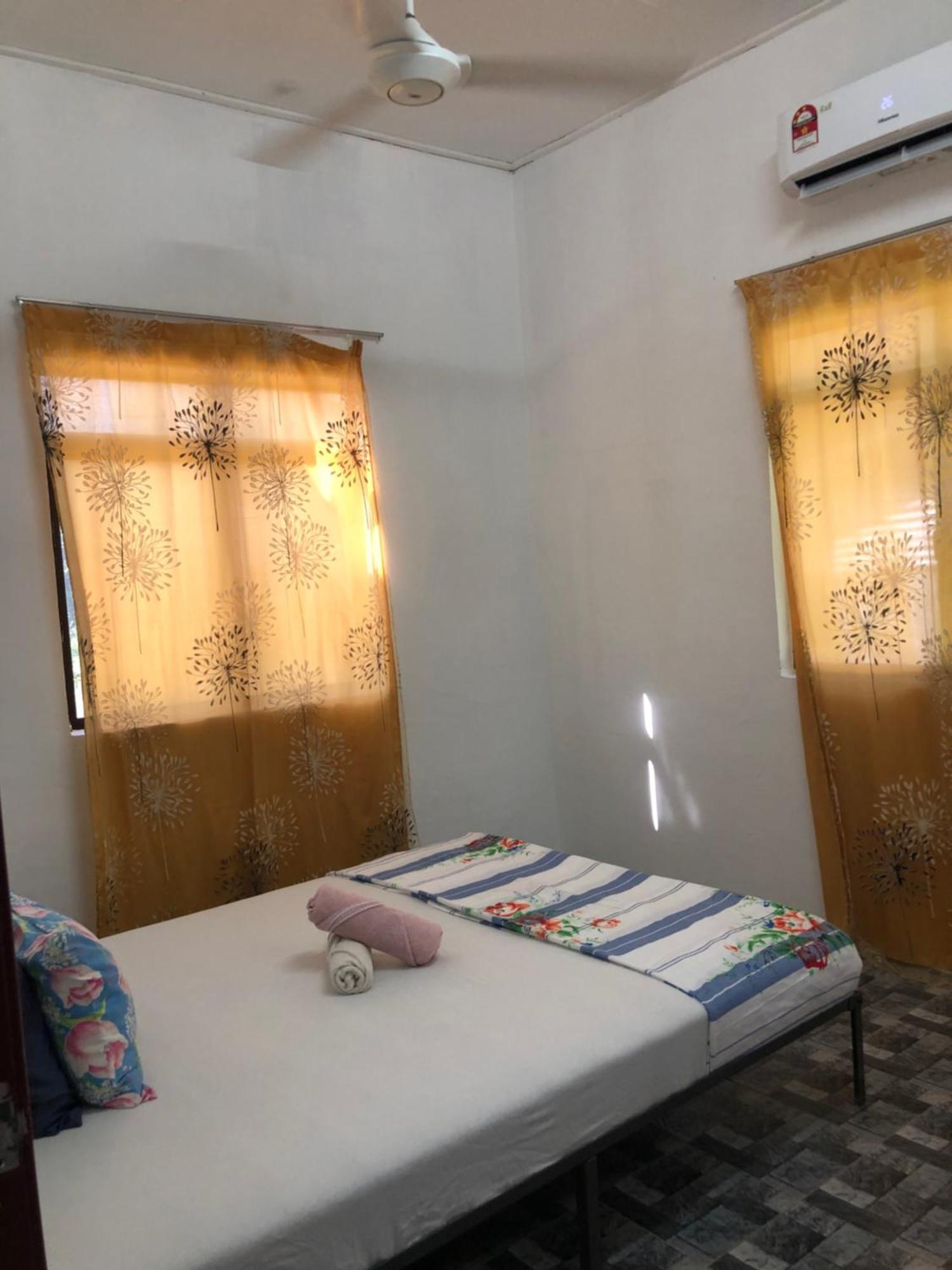 Homestay Idaman B B With 2 Room Aircond 2 Quen Bed And Not Sharing Room -Privacy Куала-Тренгану Экстерьер фото
